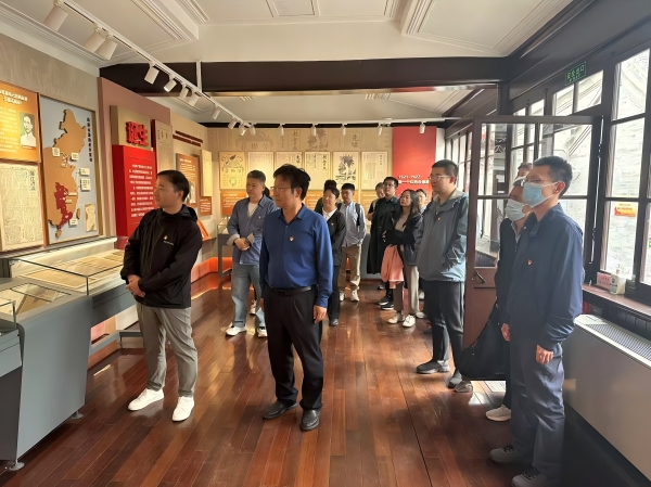 追尋紅色足跡  感悟革命精神——農墾中心第一黨支部與中國農村雜志社新媒體支部聯合舉辦主題黨日活動